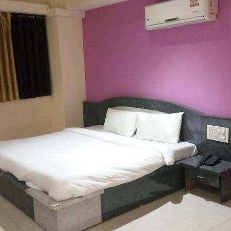 Hotel Swell อาเมดาบัด ภายนอก รูปภาพ