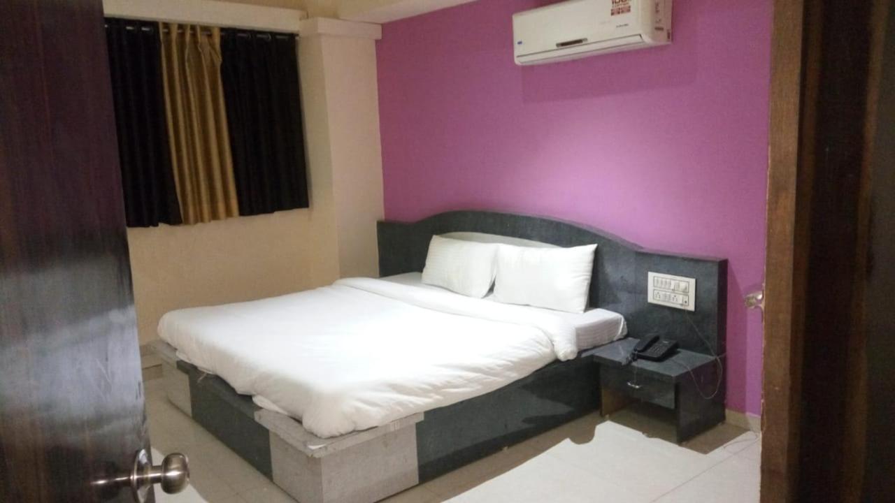 Hotel Swell อาเมดาบัด ภายนอก รูปภาพ