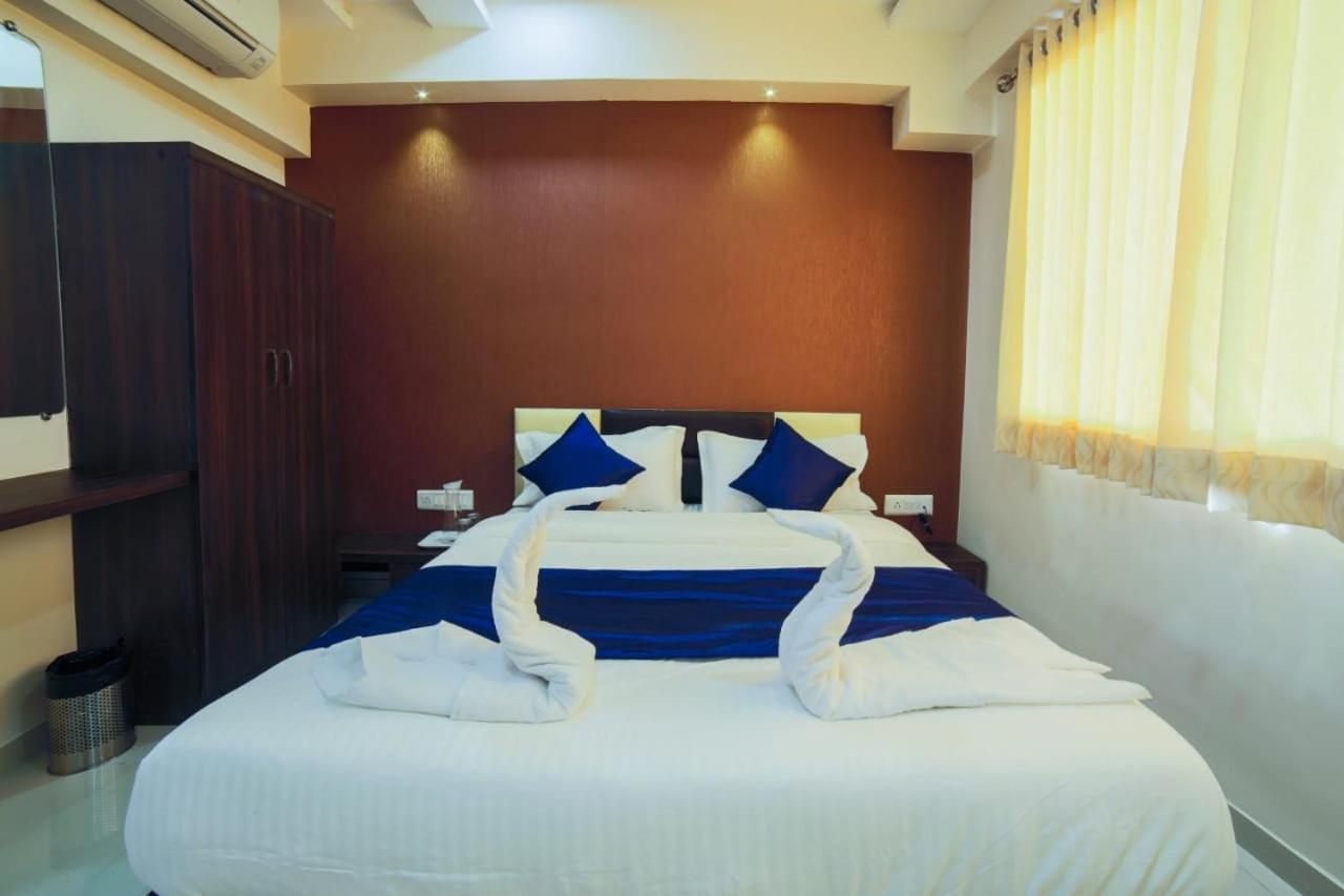 Hotel Swell อาเมดาบัด ภายนอก รูปภาพ